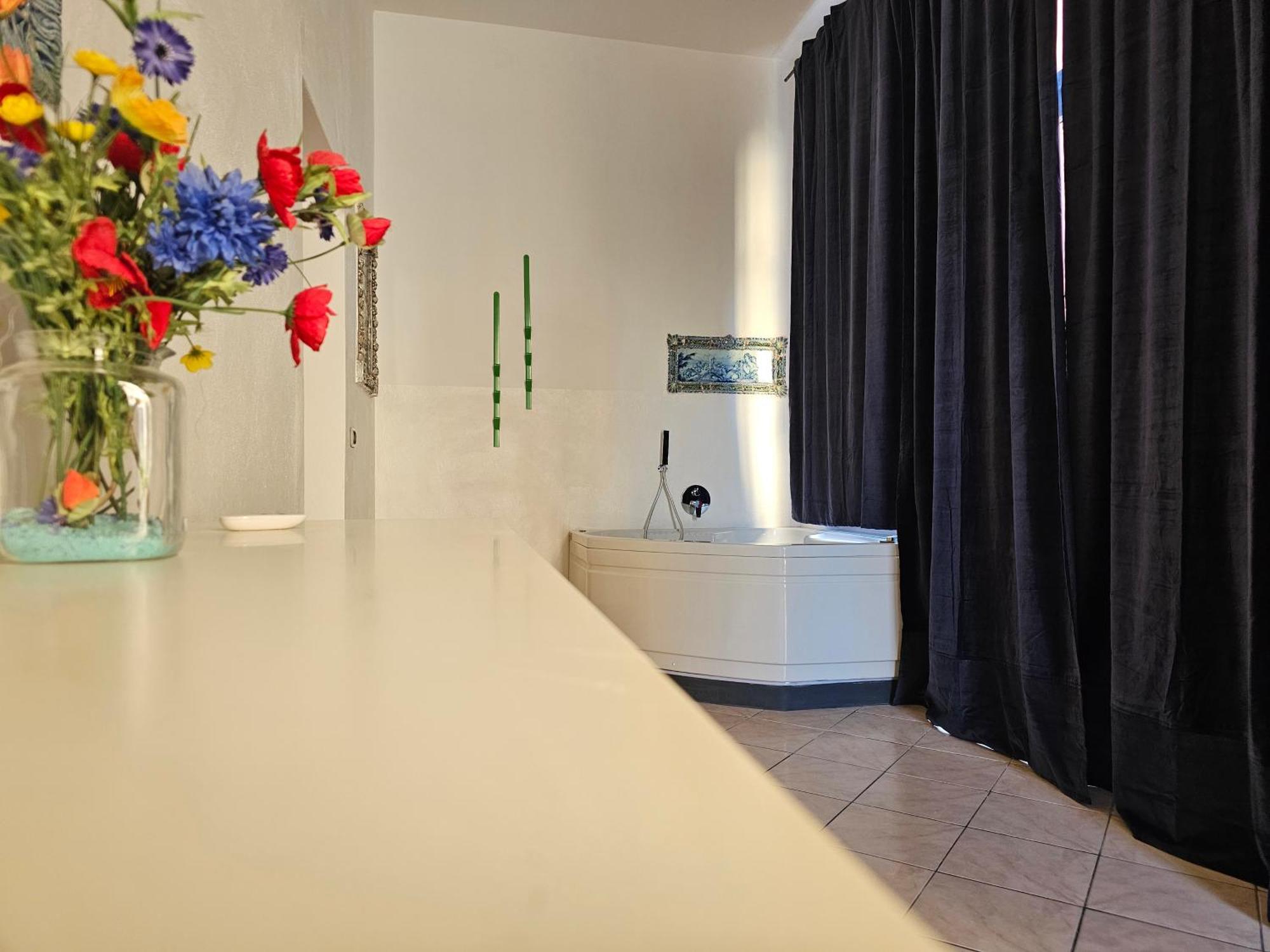 Casa Atena, Spaziosa, Romantica Con Idromassaggio Privato Varazze Kültér fotó